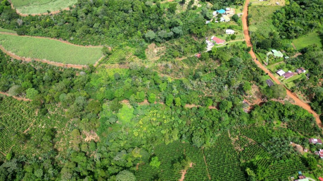 Beautiful land ( 2 hectares / 5 acres) with the best Location in Santa Elena