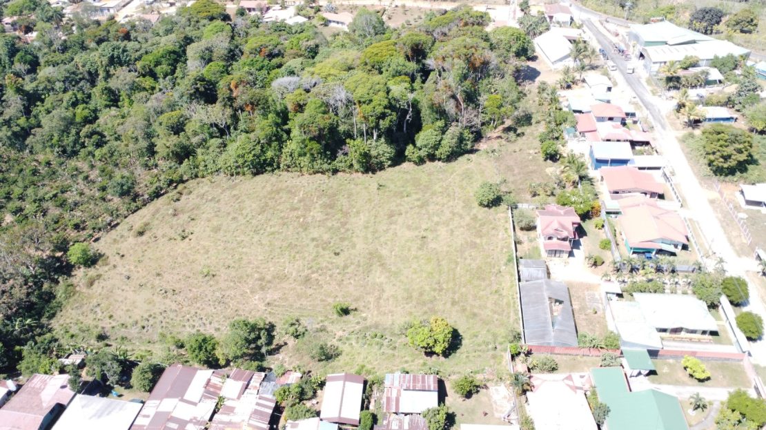 Prime Real Estate Opportunity in La Bonita