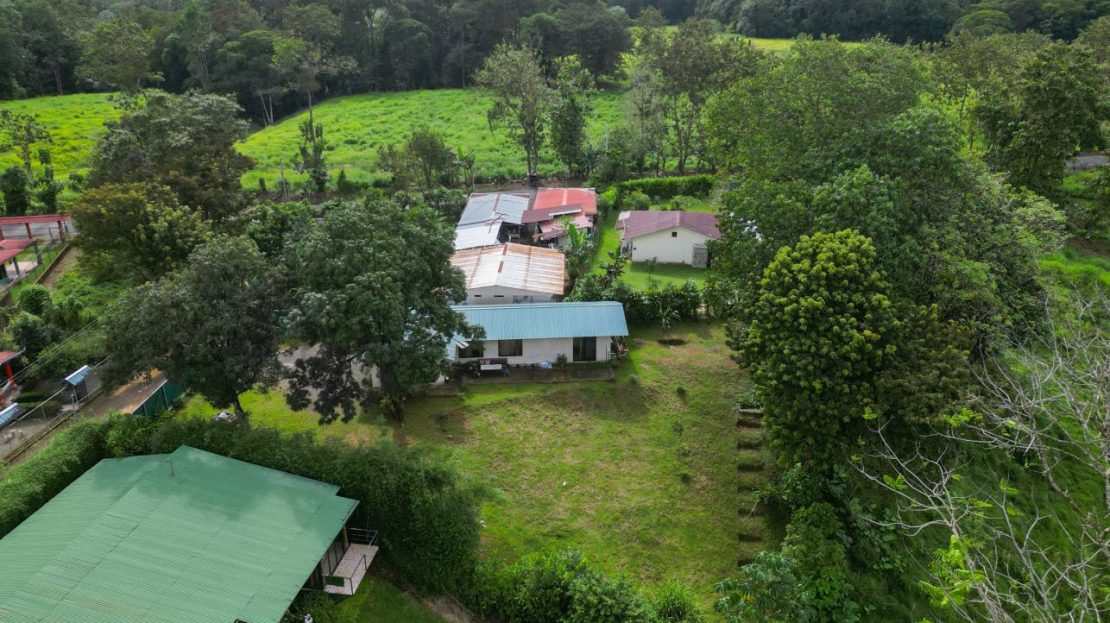 House in Naranjito with Sublime Mountain View - 20 minutes from Manuel Antonio