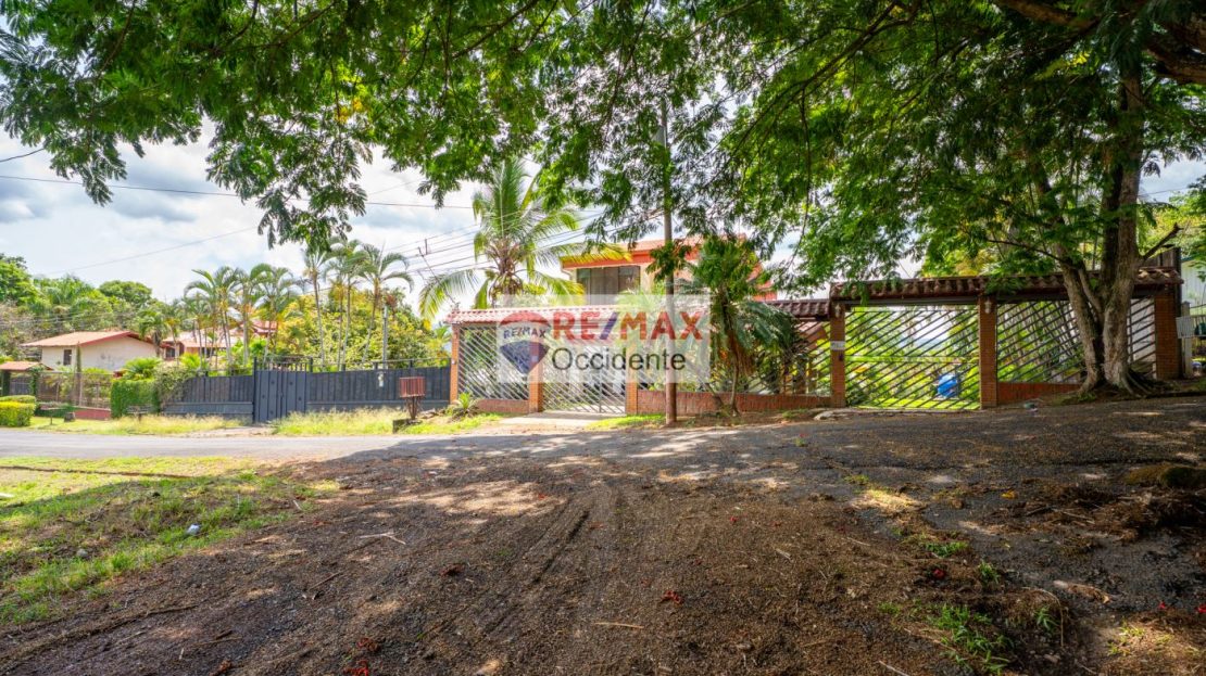 Furnished Home with Pool For Sale La Garita