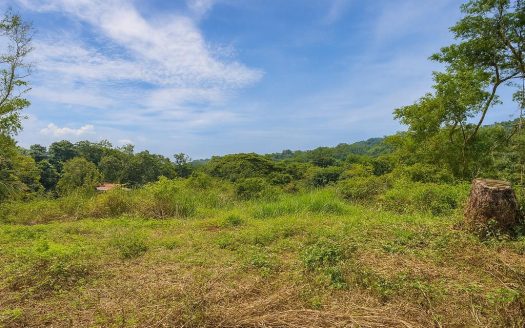 Elevated 1,038 m² Lot in Bosque del Lago – Privacy, Breeze & Open Views