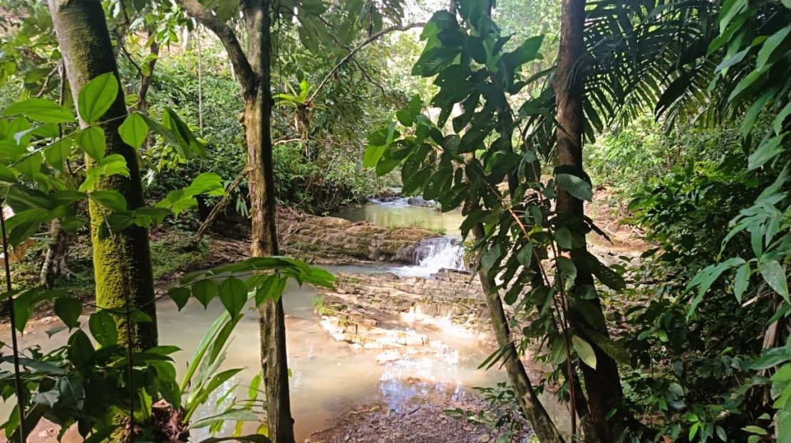 right off Finca Marañon