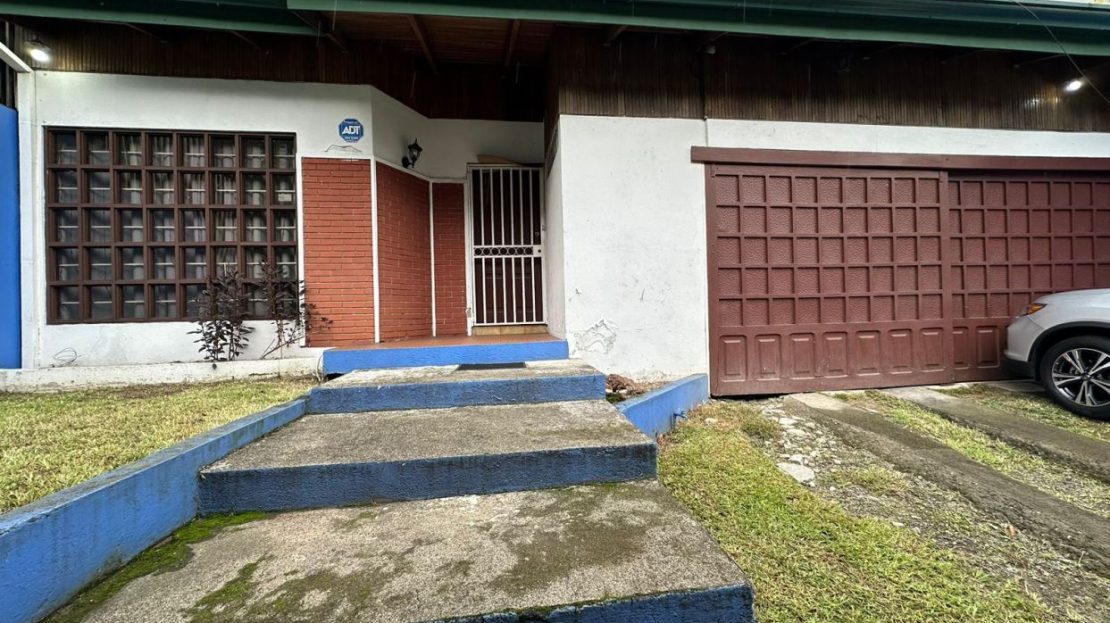 *HOUSE OR OFFICE FOR SALE