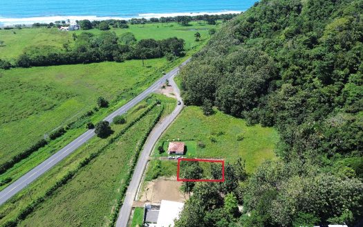 Lot Walking Distance to the Beach