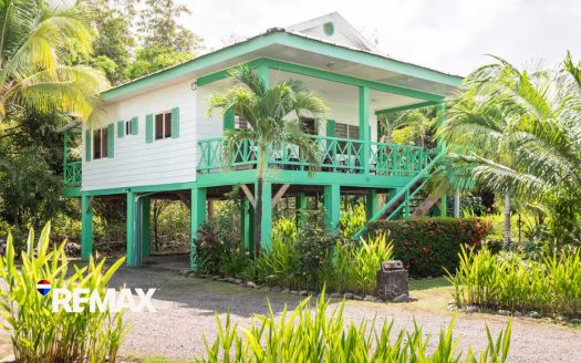 Charming Bungalow Just Steps from the Beach in Playa Hermosa