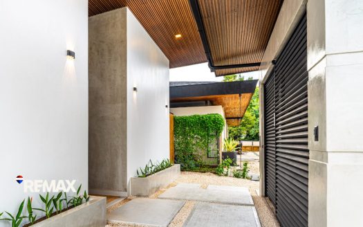 Casa Amare: Tropical Modern Living in Playa Hermosa