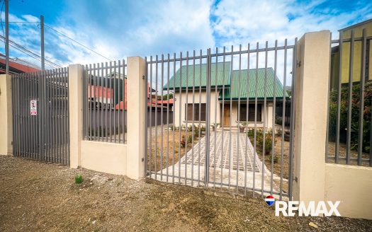 Renovated Home Jaco – 3 Bedrooms