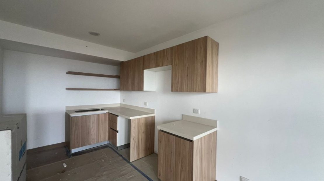 2 Bathrooms with Panoramic Views