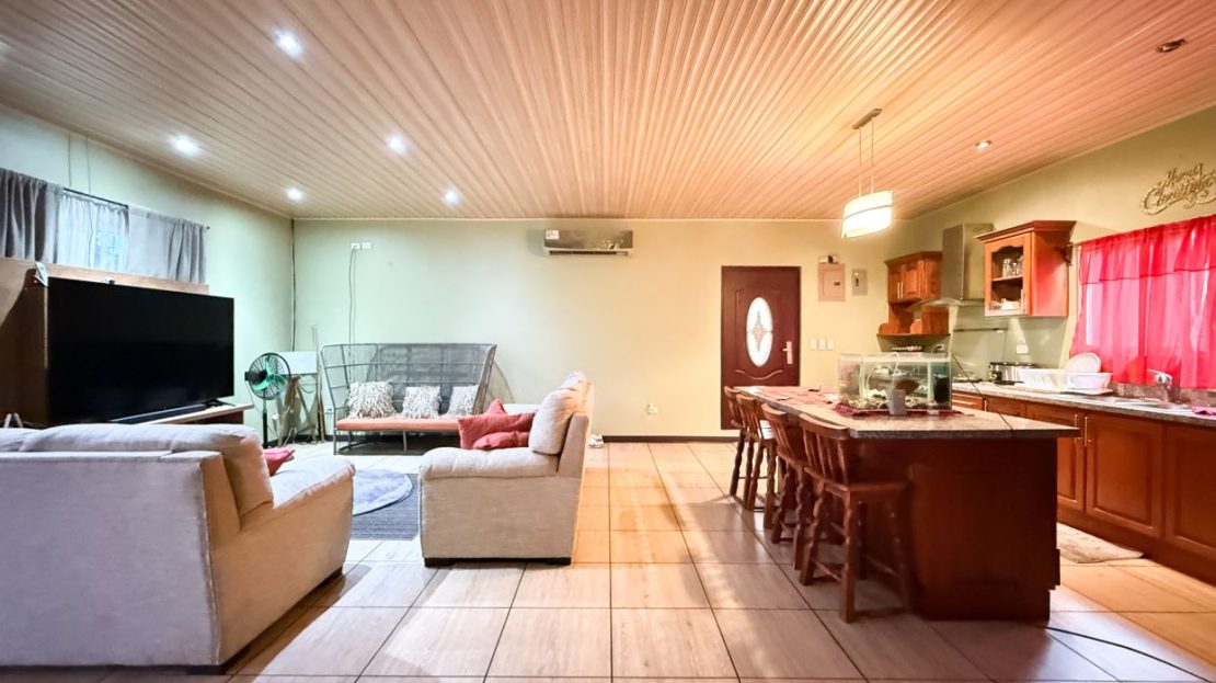 House for Sale in Orotina – Single Story