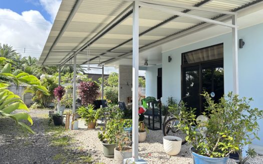 Charming 2-bedroom home close to the beach with an ample lot