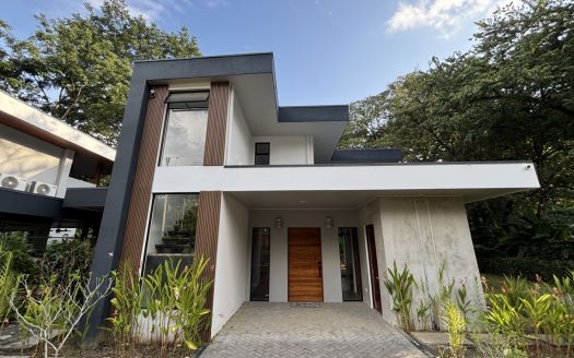 Reconnect in Style: Luxury Jungle Home in the Heart of Uvita – financing available!