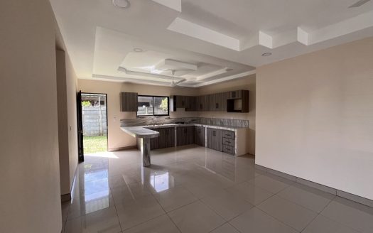 Brand-new large house close to the beach