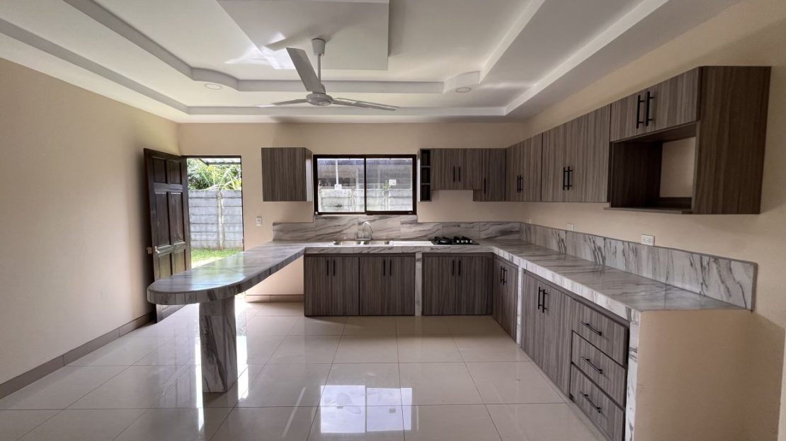 Brand-new large house close to the beach