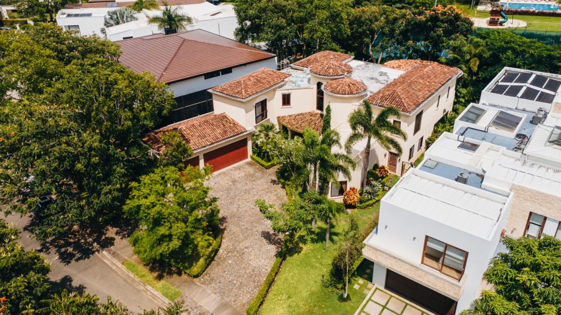 Exclusive Mediterranean residence in La Hacienda