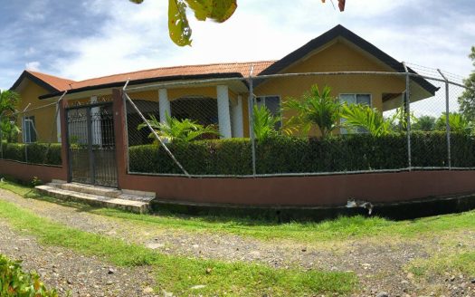 House with Pool for Sale – 1,704 m² Property in Parrita, Costa Rica