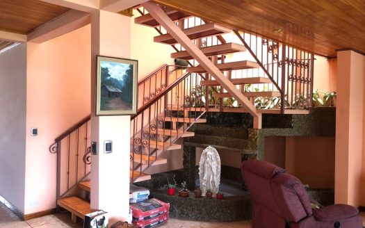 House in Lomas de Ayarco: Great Opportunity at an Unbeatable Price