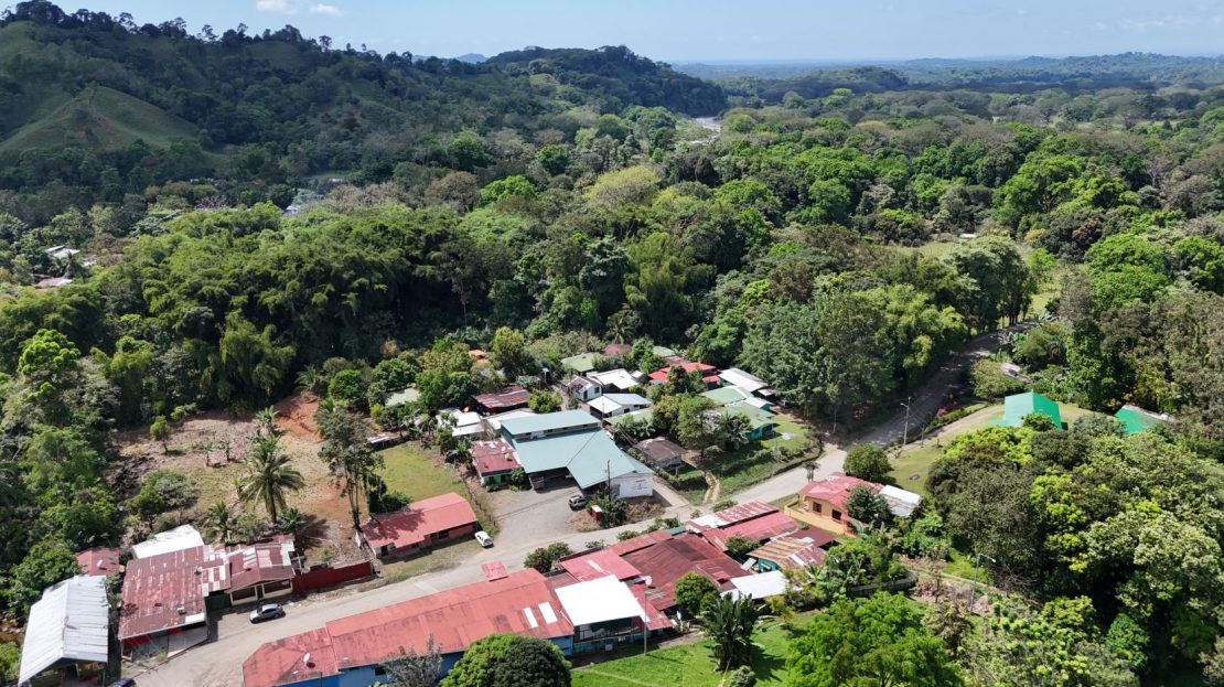 574m² Commercially Zoned Property in Londres