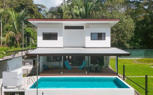 Parrita>Esterillos For Sale 102206 | RE/MAX Costa Rica Real Estate