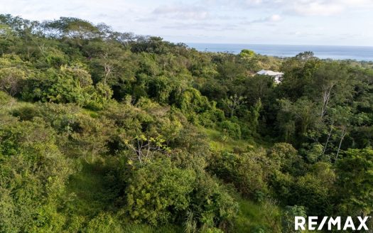 Spacious 2,182 m² Lot in Gated Community Just 5 Minutes from the Beach