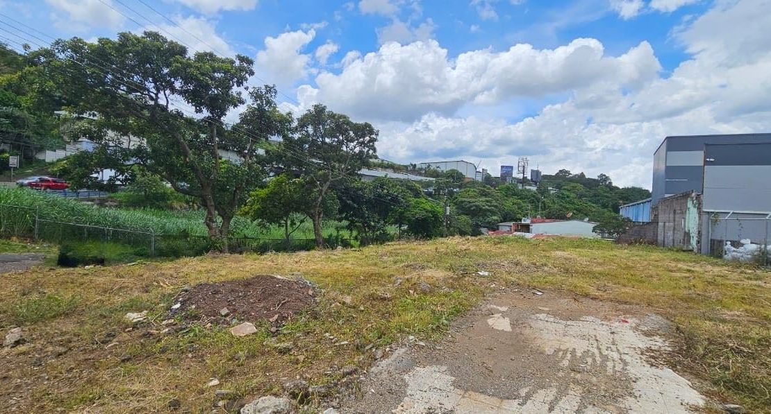 FOR SALE – Prime Lot in High-Traffic Area