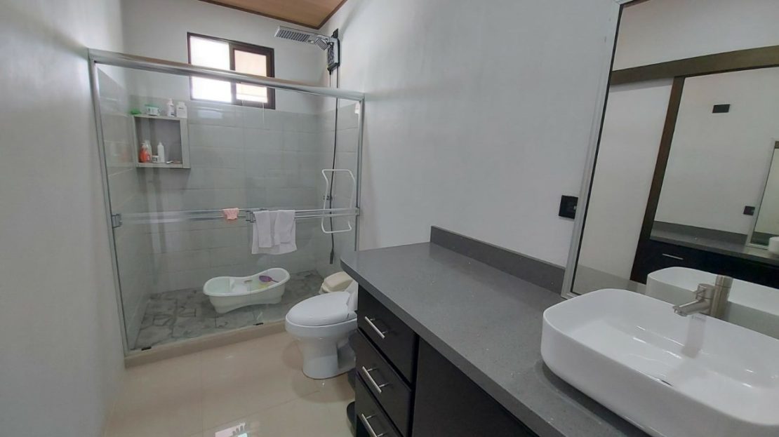 Newly Built Home for Sale in San Isidro del General – City & Mountain Views