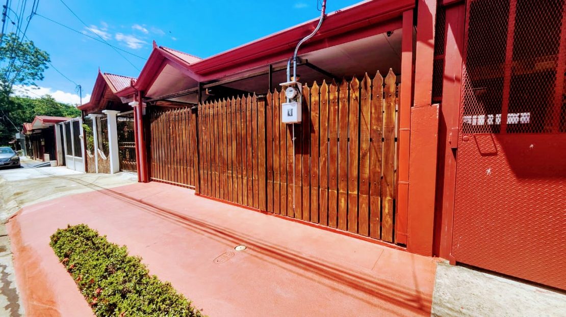 Conveniently located 3-bedroom starter home in Morazan