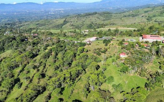LOT FOR SALE IN SANTA ELENA NEAR RISE, WITH CREEK (4,75 ACRES)