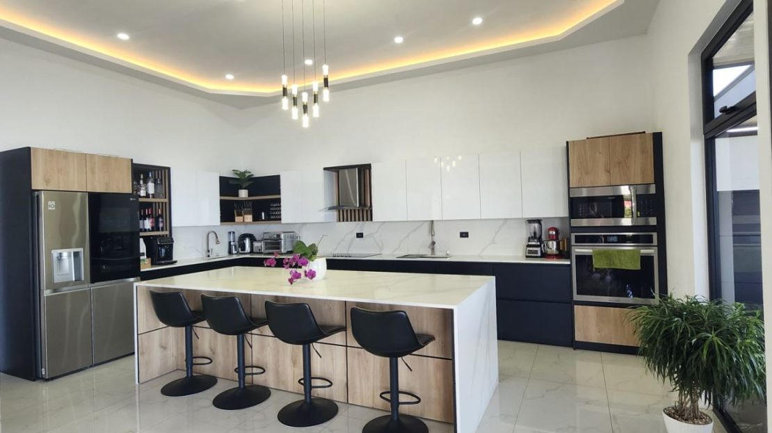 For sale: Luxury Modern Home for Sale in Miravalles