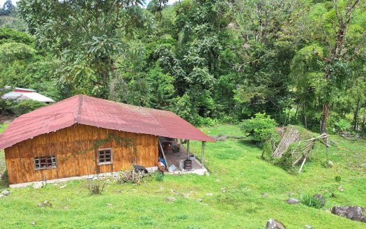 Unique 2,819 M² Lot for sale With Beautiful Cabin And Stunning River In Pérez Zeledón.