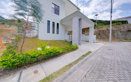 House in condominium, main room on the 1st floor. Mata de Plátano, Goicoechea.