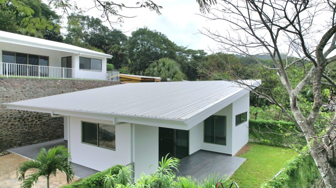 Brand new home in gated community with modern finishes