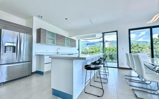 Condo Positano – walkable to stores