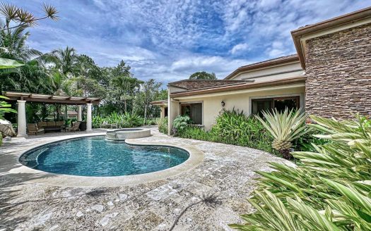 The 8th Tee Residence Los Reyes