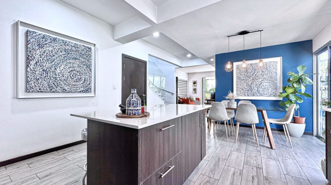 Casa Piamonte Breezes - a Fine economical family home