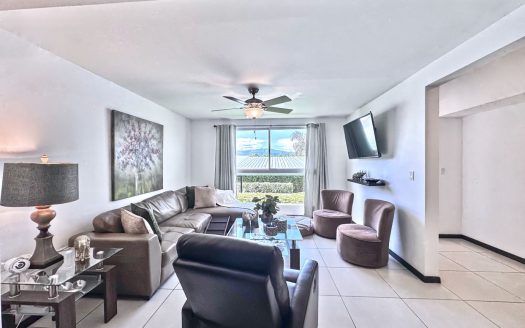 Condo Prive Palms of Escazu- walkable to stores