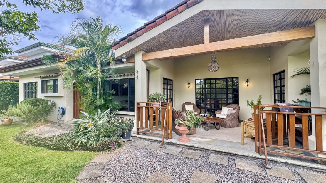 Casa Palm one-level home for sale in Hacienda Real Santa Ana