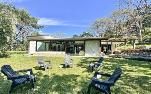 Oak Trees Estate | Suburban Luxury Living -Santa Ana