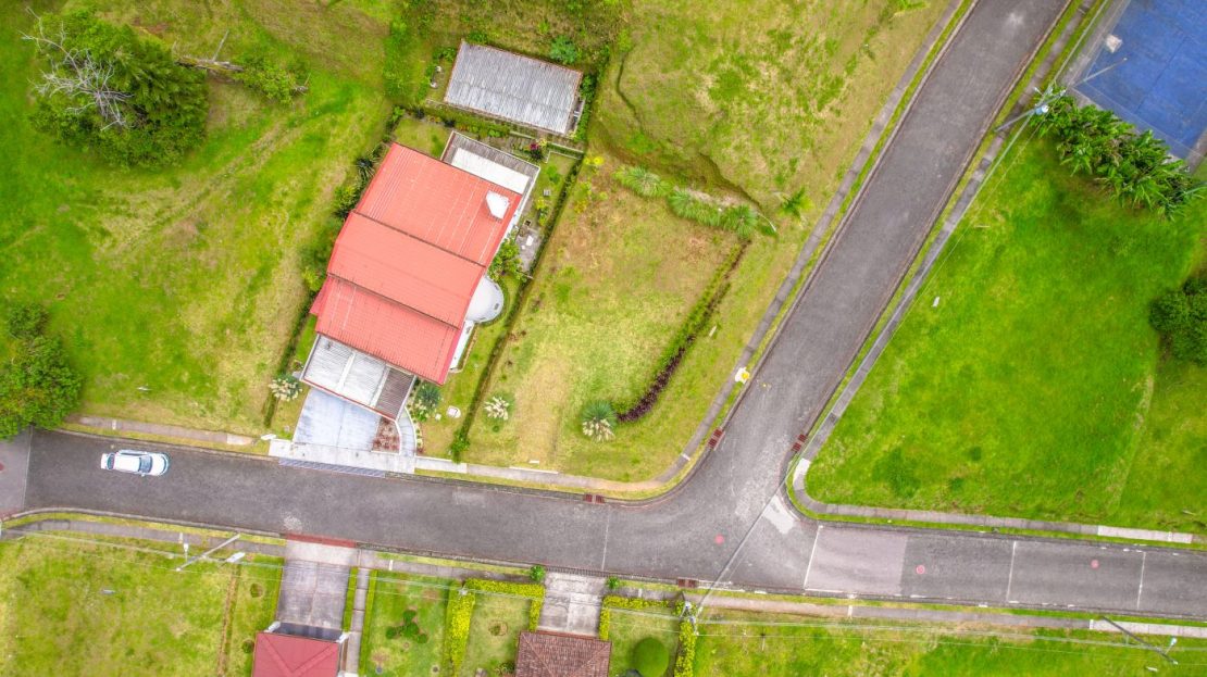 Corner Lot for Sale in Majestuosos Prados Condominium