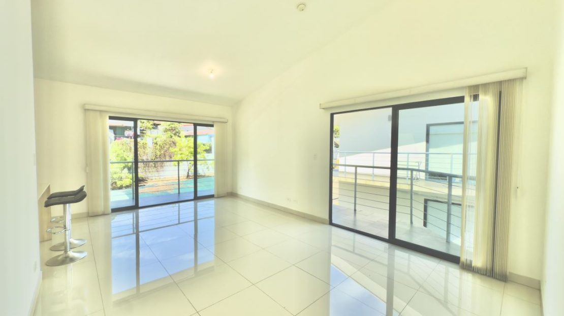 FOR RENT Apartment in Santa Ana