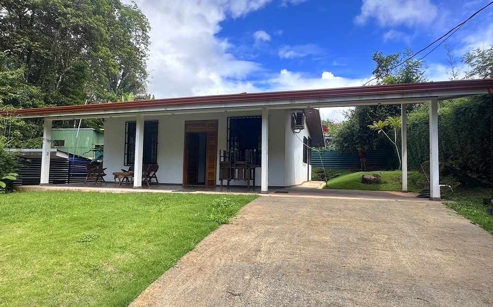 Charming 2 bedroom Oasis in Uvita Walking Distance to Shops & Dining