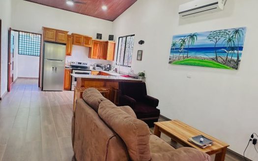 Charming 2 bedroom Oasis in Uvita Walking Distance to Shops & Dining