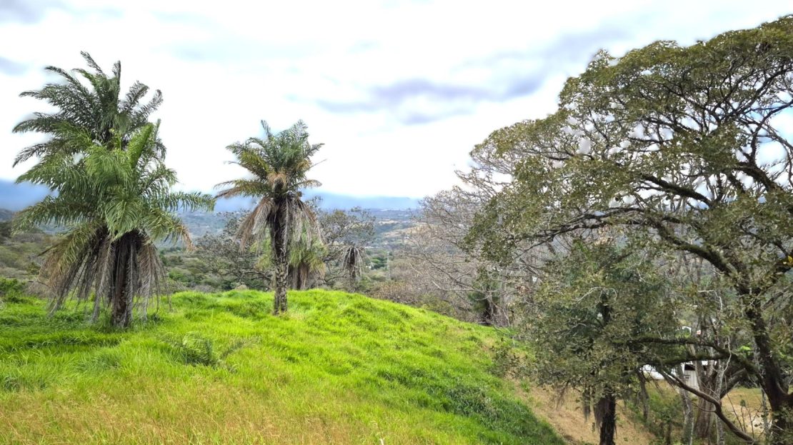 Private Water Well & Development Potential Near Atenas