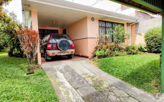 Spacious house with large gardens in Moravia, San José