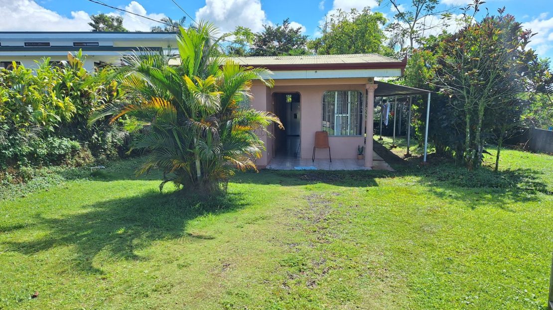 Lot With Tiny House For Sale In Santa Elena Pérez Zeledón.