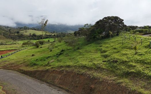 BEAUTIFUL LOT FOR SALE IN THE HEART OF RISE COSTA RICA (1.42 acres)