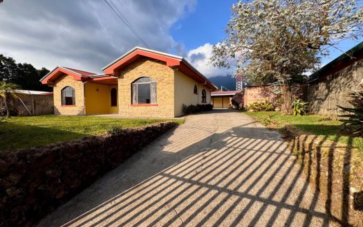 Beautiful Flow, Natural Light & Views- San Francisco de Grecia