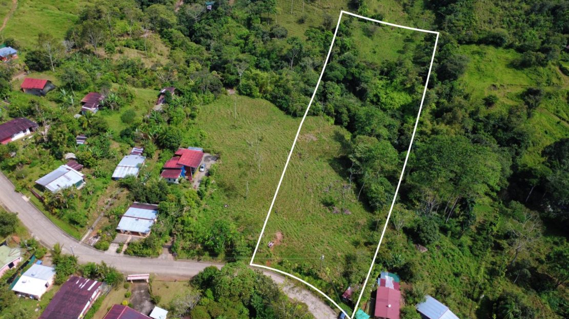000m2 Property in Miraflores Pérez Zeledón – Build-Ready Land with Creek & Fresh Climate