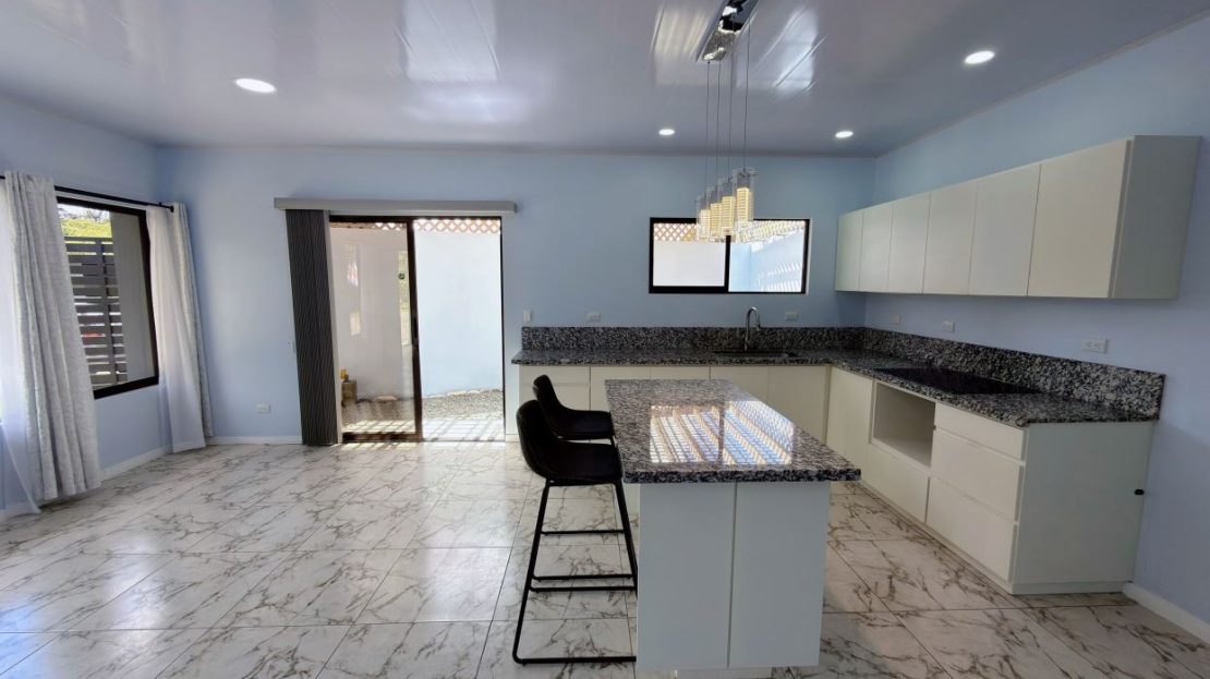 MODERN UNFURNISHED HOUSE FOR RENT IN LA HERMOSA