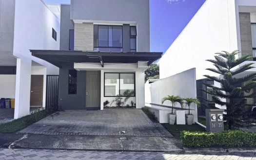 Casa Palms 36 | Santa Ana Suburban Living