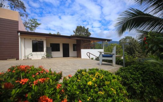 BEAUTIFUL COUNTRY HOUSE FOR SALE – MIRAMAR PUNTARENAS